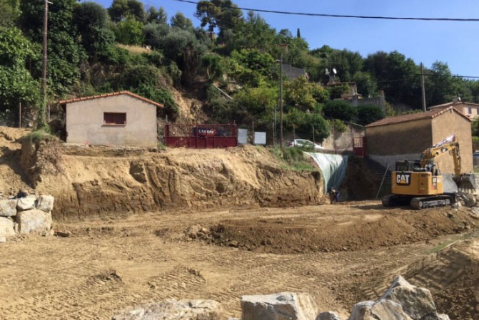 Réalisation d'un mur de soutènement en béton matricé sur la commune de Gorbio dans le 06