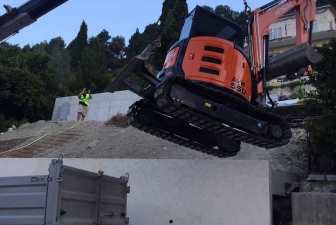 Réalisation d'un mur de soutènement en bord de route à Villeneuve-Loubet